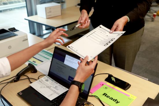 省选投票日大多伦多下暴雪 专家担心影响投票率