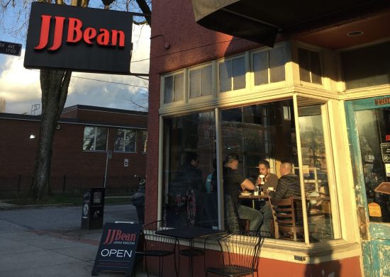 明明有赚钱！温哥华知名咖啡馆为何关闭市中心这分店？