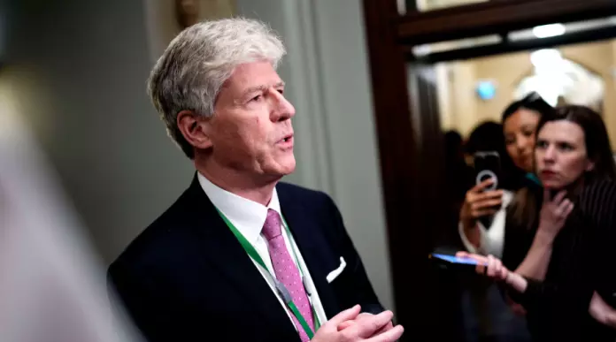 能源部长天河山拥双重国籍 自认目前“没有理由”弃美籍