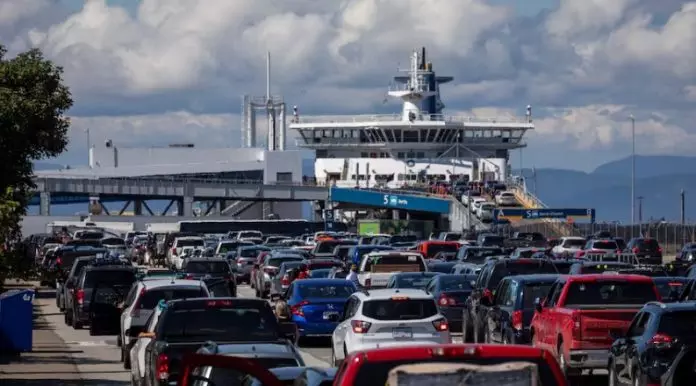 BC渡轮取消复活节长周末多个航班引民怨 总裁称情非得已