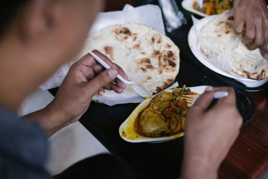 多伦多印度餐厅玩大了！多人吃到脸部抽搐、手指发麻，吐了好几次