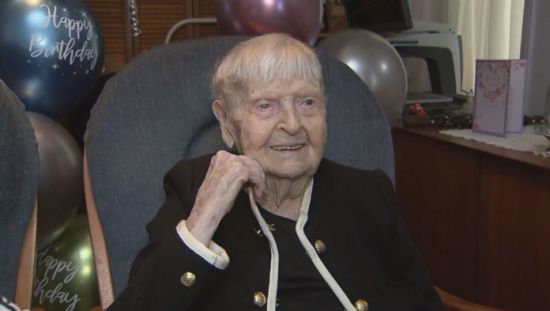 多伦多百岁老人庆祝112岁生日 她说长寿的秘诀是…