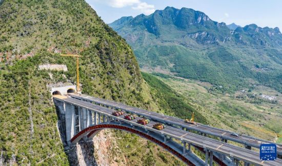 乌蒙山大桥进行静态荷载试验