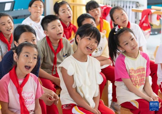 “村里的孩儿”音乐班：歌声相伴 放飞梦想