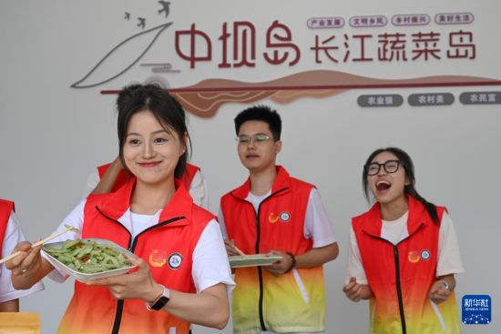 重庆大学生开展暑期志愿服务活动