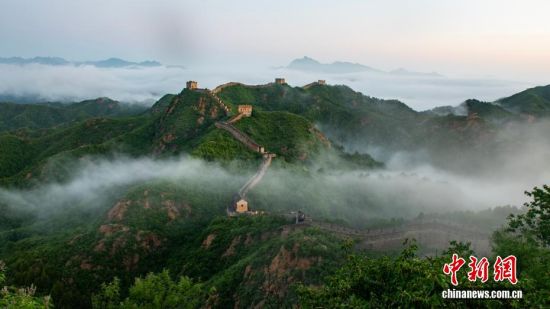 金山岭长城 雨后初霁现云海