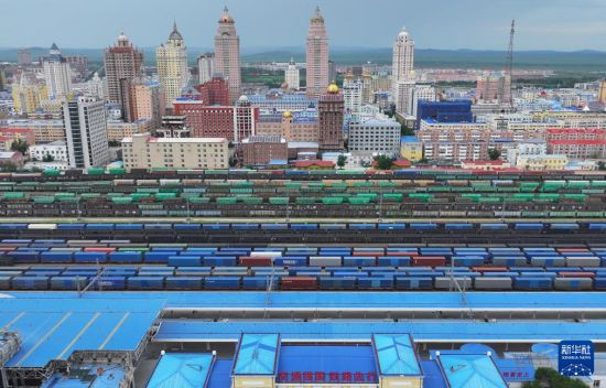 中欧班列东通道上半年出入境班列近2500列