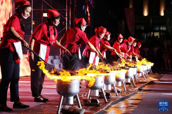 甘肃山丹炒拨拉美食节火热开幕