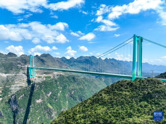 世界第一高桥贵州花江峡谷大桥建成通车