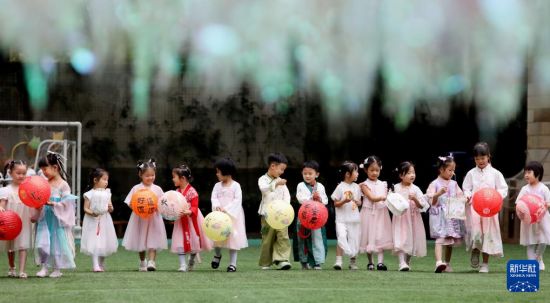 多彩活动迎“双节”