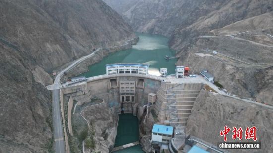 航拍龙首水电站“锁”黑河守护祁连山生态