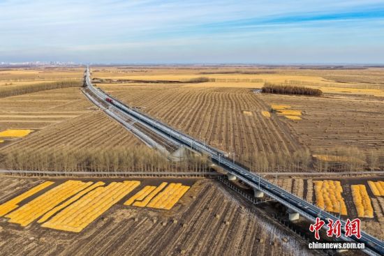 中国最北高铁哈伊高铁全线铺轨贯通