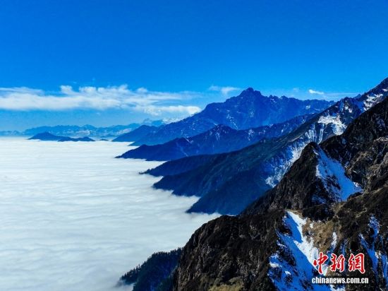 四川雅安：喇叭河雾海翻涌美如画