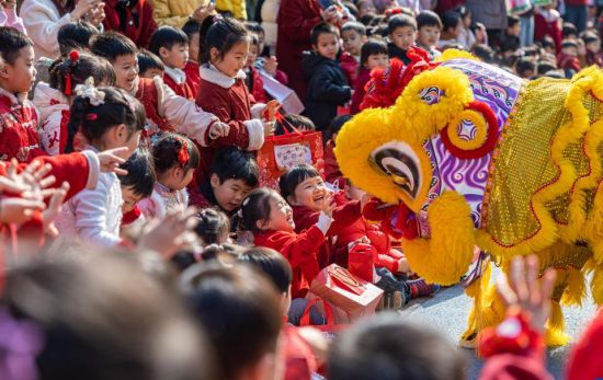 多彩校园活动迎新年