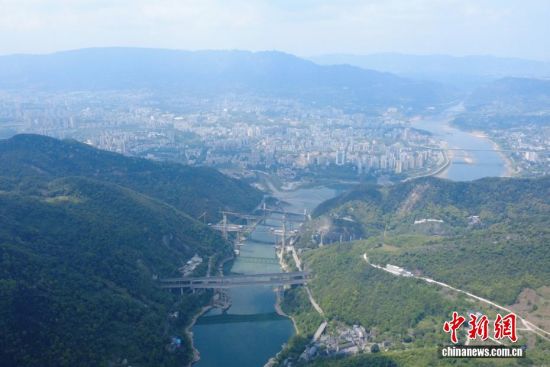 夏天不开空调开车真的能省油吗？