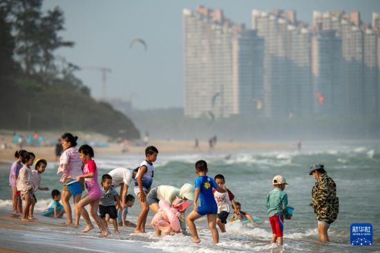 夏天不开空调开车真的能省油吗？