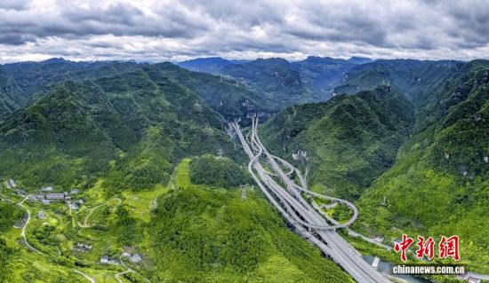 三峡坝区：一路山水一路景