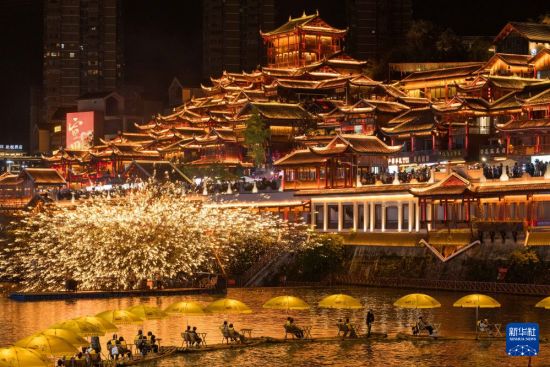假日消费展现新动能=2