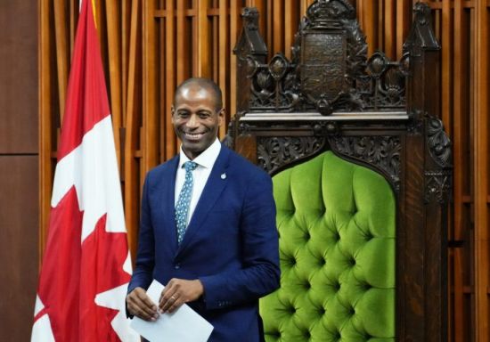 刚刚！加拿大首位黑人议长上任！