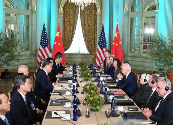 中国主席习近平同美国总统拜登举行中美元首会晤