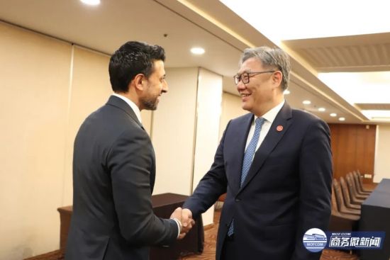 中国商务部部长王文涛会见加拿大国贸部长西杜