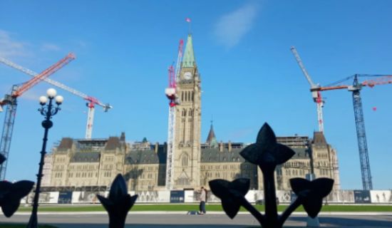 联邦大裁员开始了？6.8万名公务员收到通知信，被劝“提前退休”