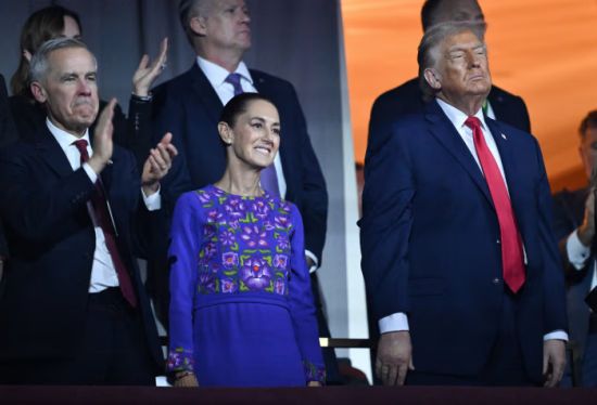 北美三首脑首次同台亮相 私下会面同意CUSMA续合作