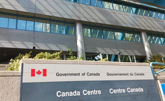 天塌了！数百名联邦政府公务员将在新年获悉裁员安排