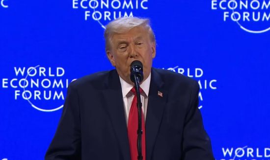 特朗普达沃斯点名卡尼：