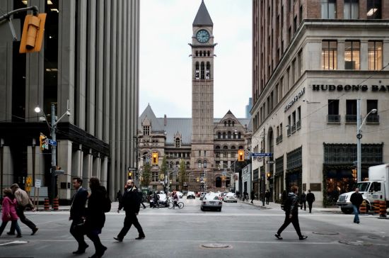 已有五千多名联邦雇员收到裁员通知，士气大跌，裁员或持续数月