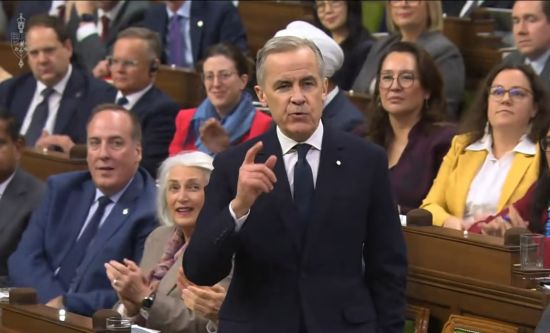 卡尼罕见发重话：现在的美国几乎没有什么是正常的！