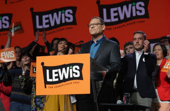 联邦新民主党选举Avi Lewis为新党领 曾是纪录片导演、电视主持人