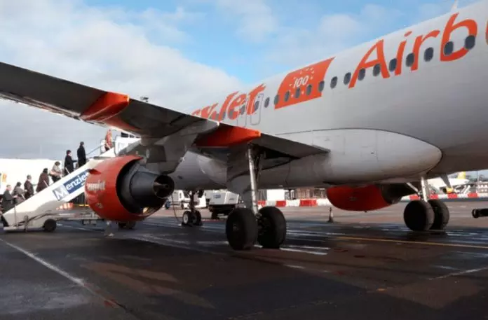 油价飙升重创航空业 机票升价 美媒：廉航恐消失