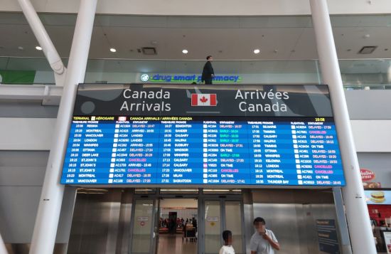 危机升级! 加拿大多家航空公司砍掉数千航班: 机票价格还要涨!