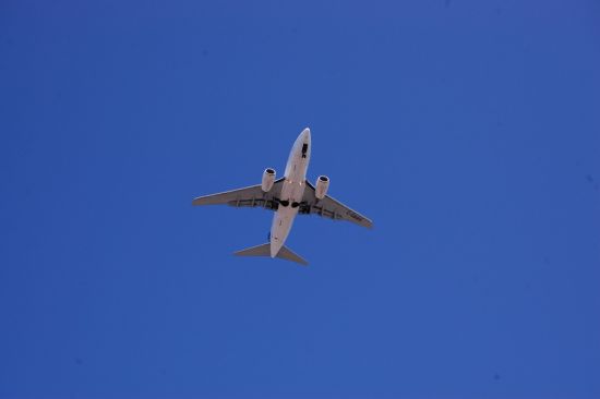 全面停飞! WestJet空乘和公司谈不拢, 加拿大数千旅客滞留!