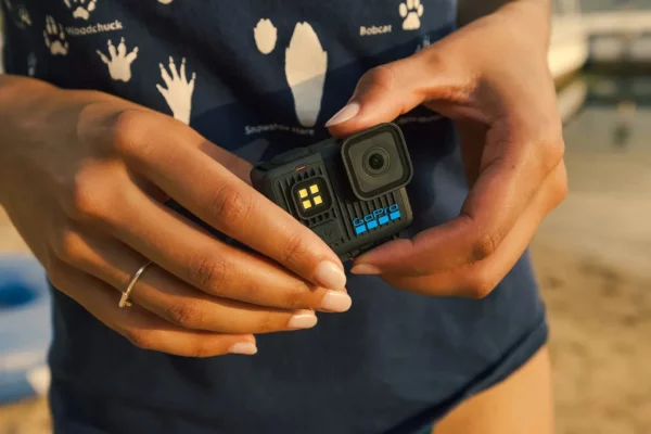 科技| GoPro推轻巧Vlog神器　Lit Hero 入门级运动相机内置补光灯