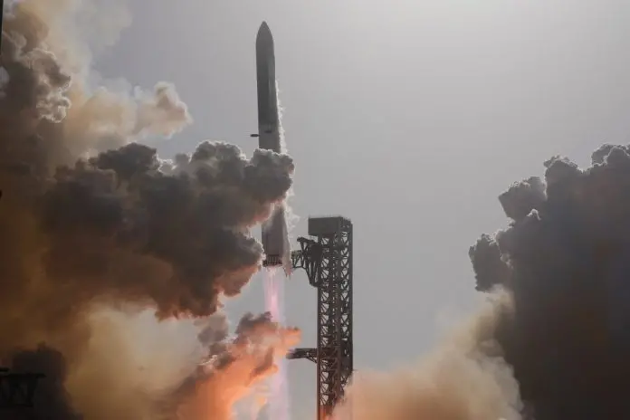 SpaceX星舰第13次试飞成功 平稳溅落印度洋 首度部署星链卫星