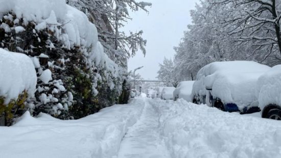 德国受世纪暴雪侵袭 慕尼黑陆空交通大受影响球赛要延期