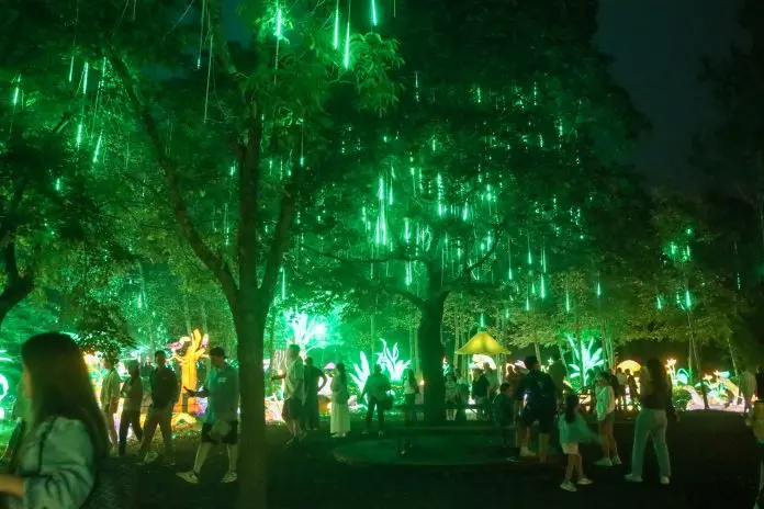 多伦多动物园“Glow in the Wild”灯光展览正式开放