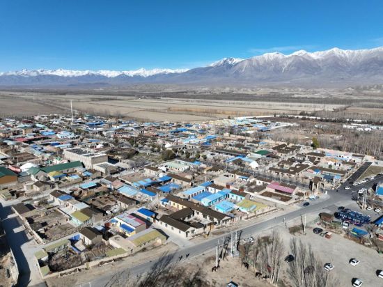 新疆博格达尔村：昔日牧业村变身旅游“明星村”