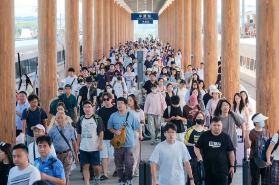 全国铁路迎来返程客流高峰！10月7日预计发送旅客1905万人次