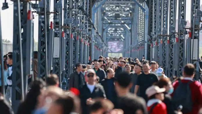 中朝边境陆运邮路正式恢复 因新冠疫情中断逾3年