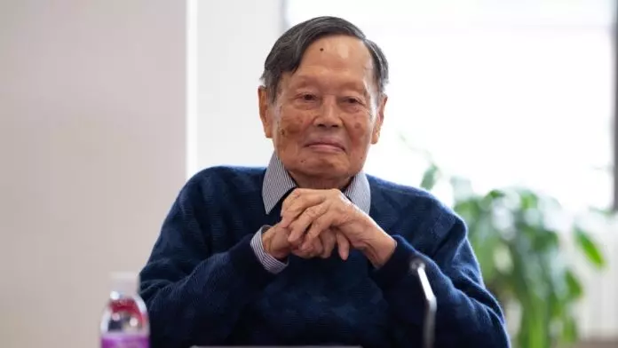 网传杨振宁去世 中国科学院院士施一公：不要信网上的