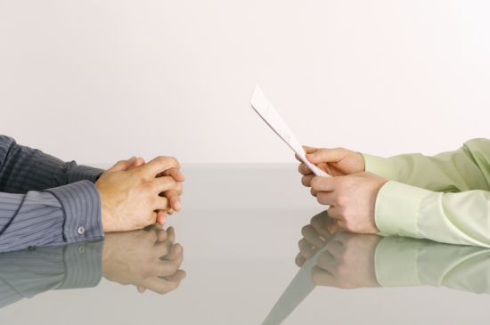 国安部发布拍照炫耀泄密案例：偷拍军事装备发家庭群致泄密