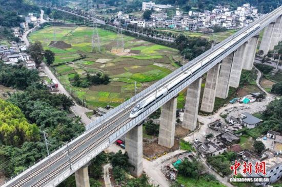贵州成中国西南地区首个实现市（州）中心城市高铁全覆盖的省份