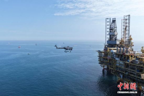 中国海上油田首次实现低空经济规模化应用