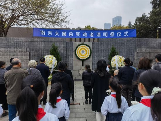 南京大屠杀死难者遗属举行清明祭 幸存者仅剩21人
