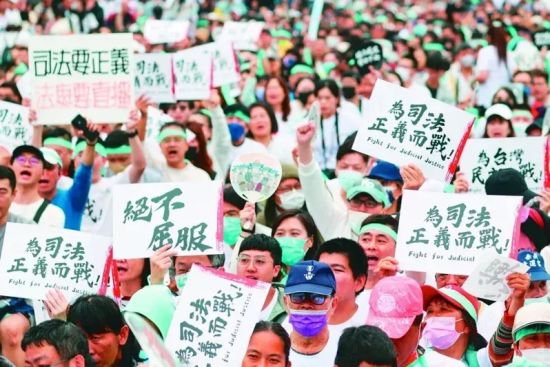 柯文哲庭审画面公开，台湾网友：“剪成16段，生怕我们看到真相吗？”