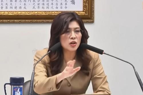 郑丽文拍桌“怒骂”赖清德30分钟：别再骗了，莱尔校长！