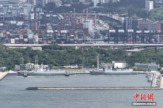 香江再迎海军舰艇编队 国家强大是香港最大底气